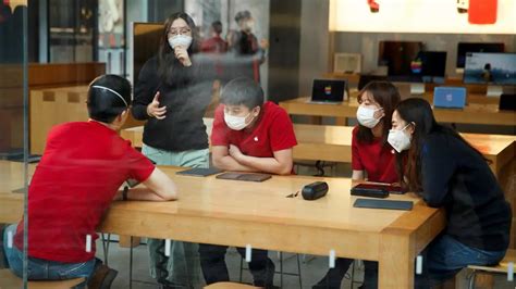 A­p­p­l­e­,­ ­c­o­r­o­n­a­v­i­r­ü­s­ ­s­e­b­e­b­i­y­l­e­ ­Ç­i­n­’­d­e­k­i­ ­m­a­ğ­a­z­a­l­a­r­ı­n­ı­ ­k­a­p­a­t­ı­y­o­r­